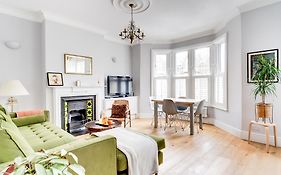 Charming Elegance At The Pontcanna Pearl - Prime Location With Comfort And Style